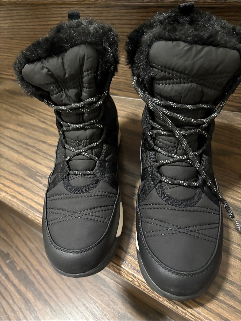 Insulated Black Winter Lace-Up Snow Boots with Faux-Fur Cuff